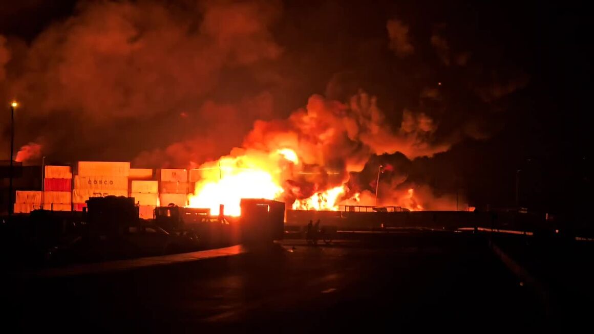 آمادگی وزارت نفت برای امدادرسانی در حادثه بندرعباس آمادگی وزارت نفت برای امدادرسانی در حادثه بندرعباس