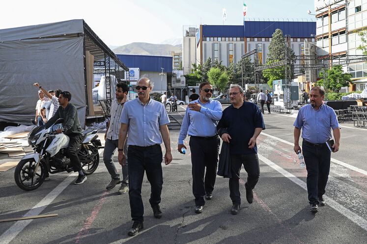 بازدید مدیرکل روابط عمومی وزارت نفت از فرآیند آماده‌سازی نمایشگاه نفت 