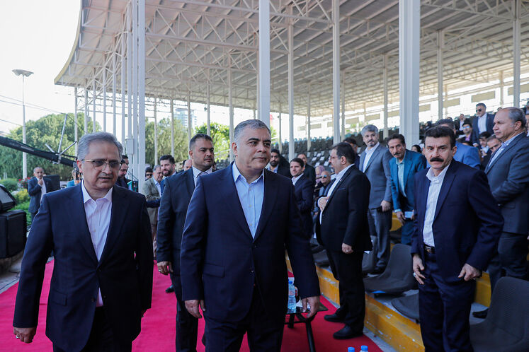 محسن پاک‌نژاد، وزیر نفت و کسری نوری، مشاور وزیر نفت و مدیرکل دفتر وزارتی