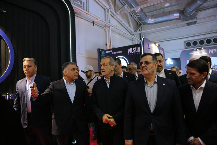 بازدید مسعود پزشکیان، رئیس‌جمهوری از بیست‌ونهمین نمایشگاه بین‌المللی نفت، گاز، پالایش و پتروشیمی