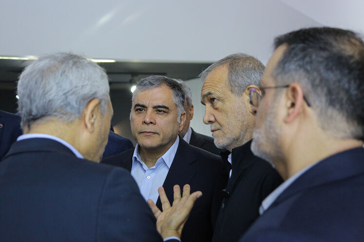 بازدید مسعود پزشکیان، رئیس‌جمهوری از بیست‌ونهمین نمایشگاه بین‌المللی نفت، گاز، پالایش و پتروشیمی