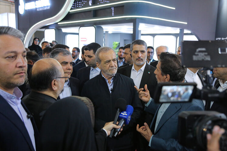 بازدید مسعود پزشکیان، رئیس‌جمهوری از بیست‌ونهمین نمایشگاه بین‌المللی نفت، گاز، پالایش و پتروشیمی
