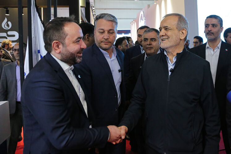 بازدید مسعود پزشکیان، رئیس‌جمهوری از بیست‌ونهمین نمایشگاه بین‌المللی نفت، گاز، پالایش و پتروشیمی
