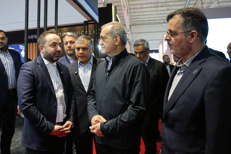 بازدید مسعود پزشکیان، رئیس‌جمهوری از بیست‌ونهمین نمایشگاه بین‌المللی نفت، گاز، پالایش و پتروشیمی
