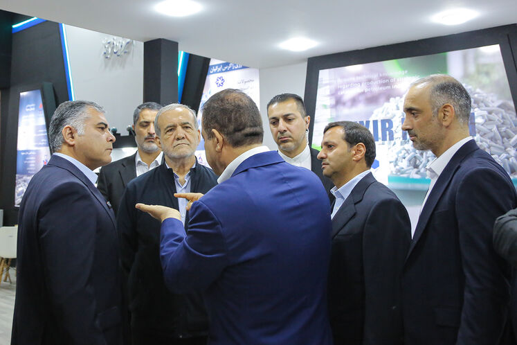 بازدید رئیس‌جمهوری از بیست‌ونهمین نمایشگاه نفت