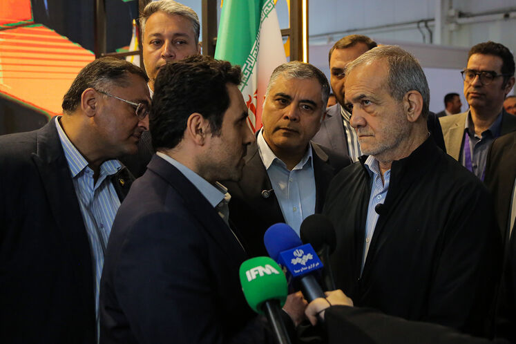 بازدید رئیس‌جمهوری از بیست‌ونهمین نمایشگاه نفت
