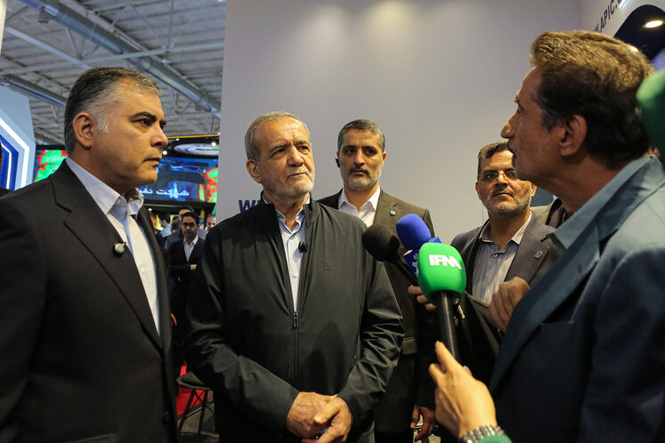 بازدید رئیس‌جمهوری از بیست‌ونهمین نمایشگاه نفت