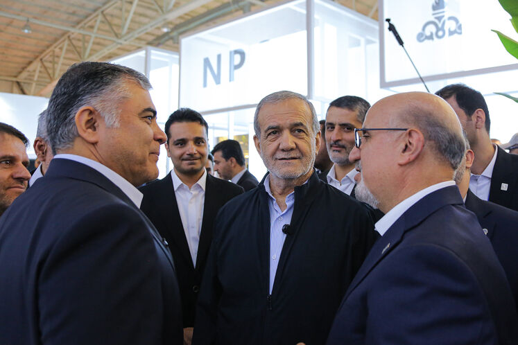 بازدید رئیس‌جمهوری از بیست‌ونهمین نمایشگاه نفت