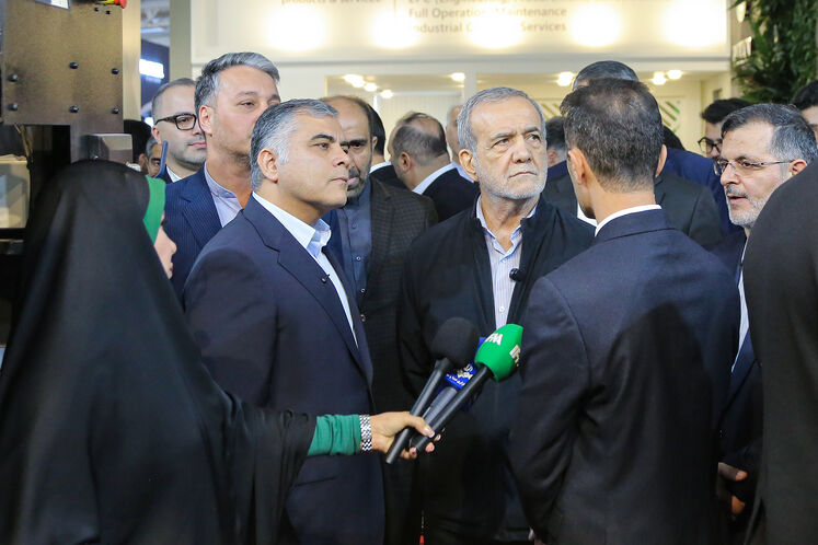 بازدید رئیس‌جمهوری از بیست‌ونهمین نمایشگاه نفت