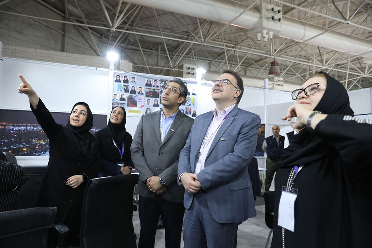بازدید امید شاکری، معاون وزیر نفت در امور مهندسی، پژوهش و فناوری از ستاد خبری وزارت نفت