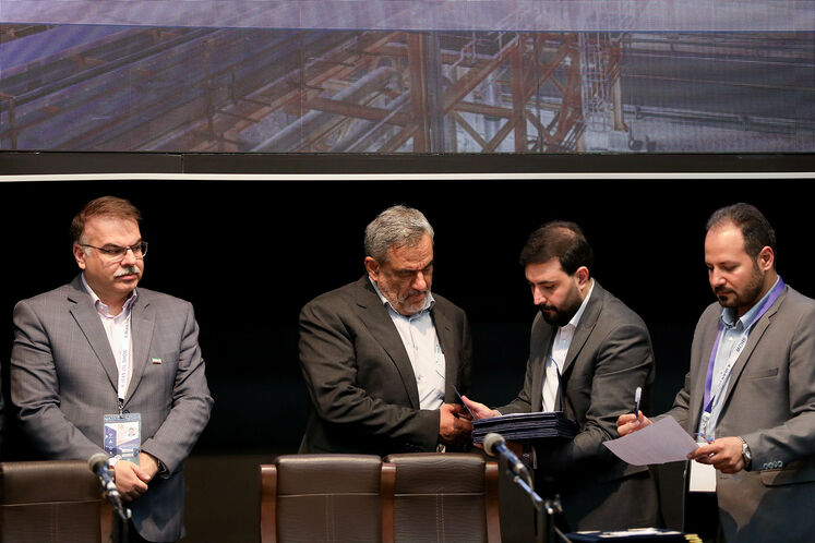 آیین امضای ۱۸ قرارداد و تفاهم‌نامه ساخت بار اول در صنعت نفت