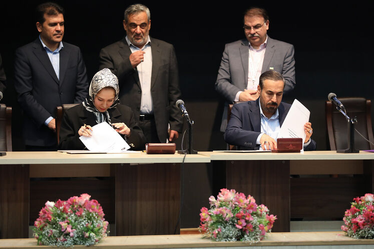 آیین امضای ۱۸ قرارداد و تفاهم‌نامه ساخت بار اول در صنعت نفت