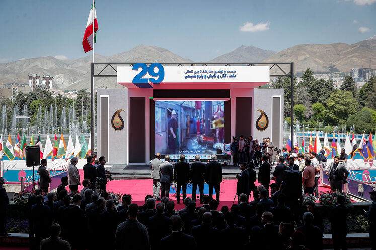 آیین آغاز دوباره عملیات حفاری اکتشافی در بخش کمعمق دریای خزر