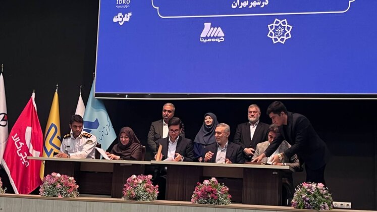 تفاهم‌نامه جایگزینی ۲۰ هزار موتورسیکلت بنزینی با برقی امضا شد
