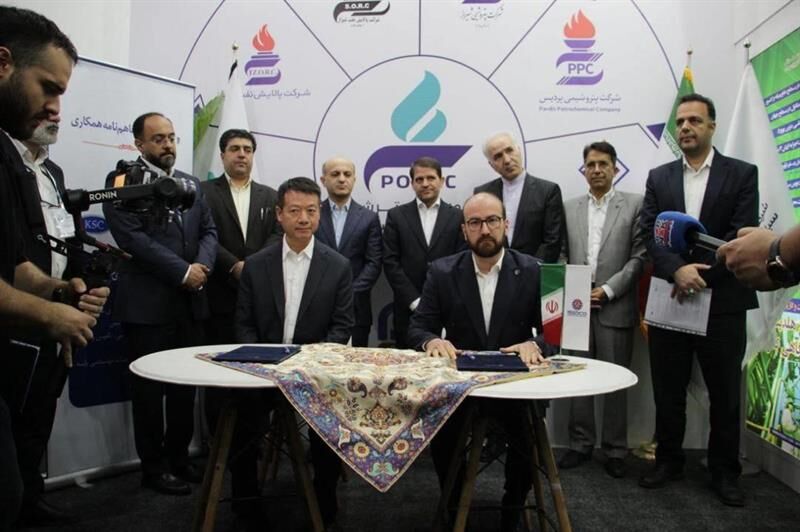 امضای تفاهمنامه بومیسازی فناوری صنعت پتروشیمی با چینیها امضای تفاهمنامه بومیسازی فناوری صنعت پتروشیمی با چینیها