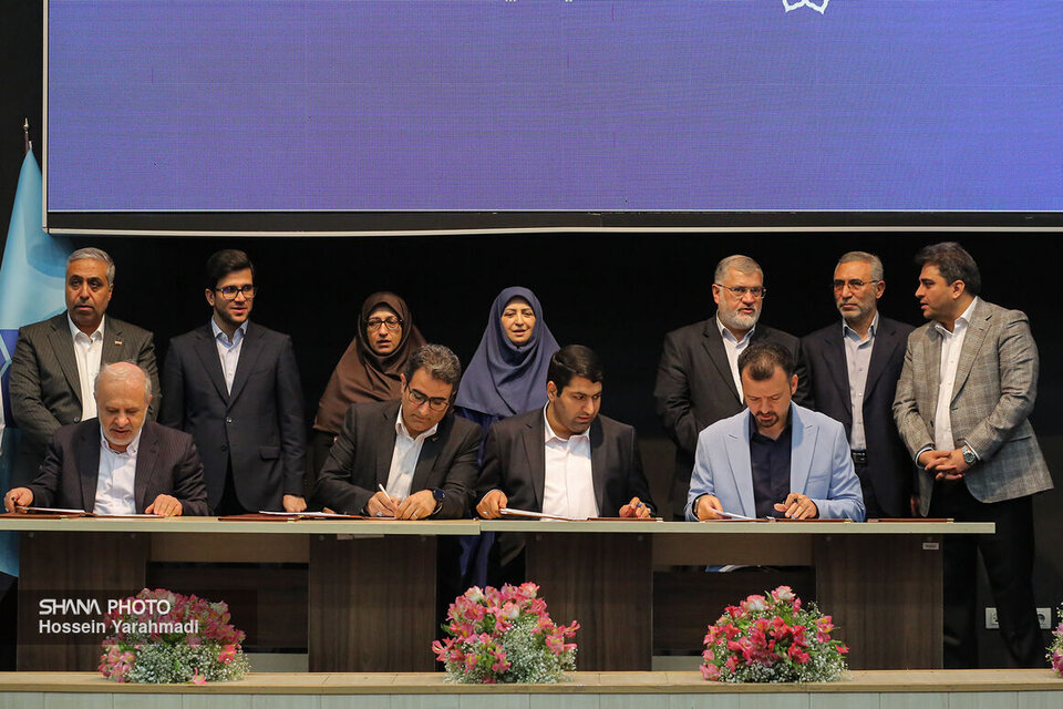 تفاهمنامه جایگزینی ۲۰ هزار موتورسیکلت بنزینی با برقی امضا شد تفاهمنامه جایگزینی ۲۰ هزار موتورسیکلت بنزینی با برقی امضا شد