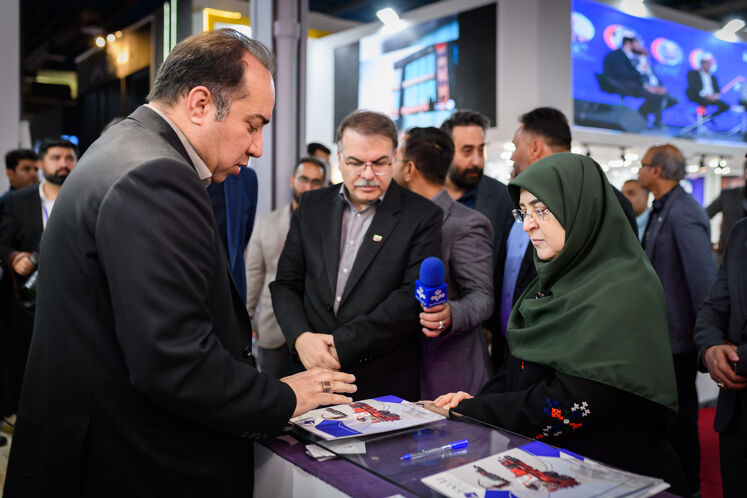 بازدید فاطمه مهاجرانی، سخنگوی دولت از بیست‌ونهمین نمایشگاه بین‌المللی نفت، گاز، پالایش و پتروشیمی