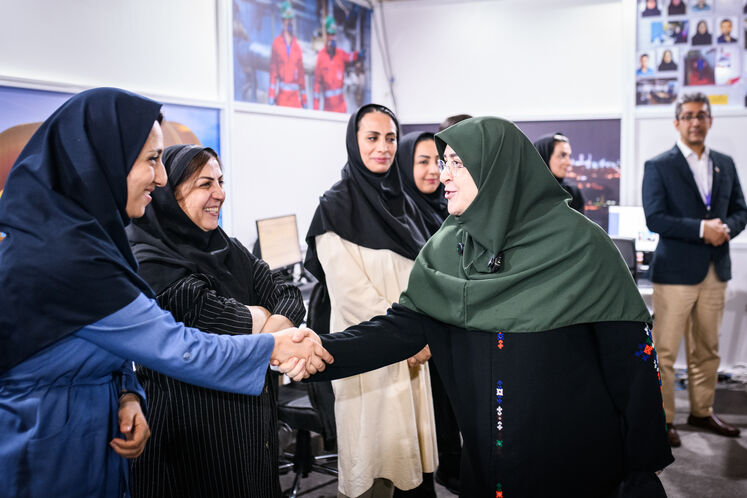 بازدید سخنگوی دولت از تحریریه رسانههای وزارت نفت