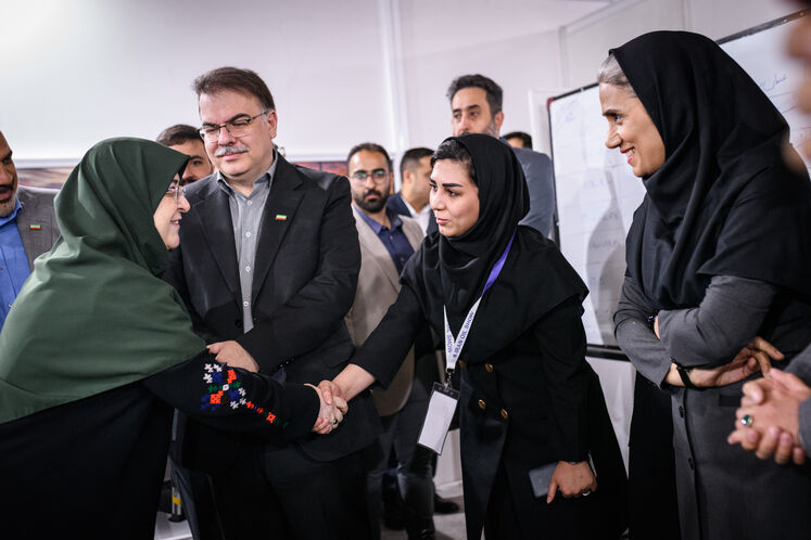 بازدید سخنگوی دولت از تحریریه رسانههای وزارت نفت