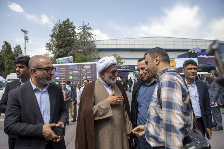 بازدید موسی احمدی، رئیس کمیسیون انرژی مجلس از بیست‌ونهمین نمایشگاه نفت ایران