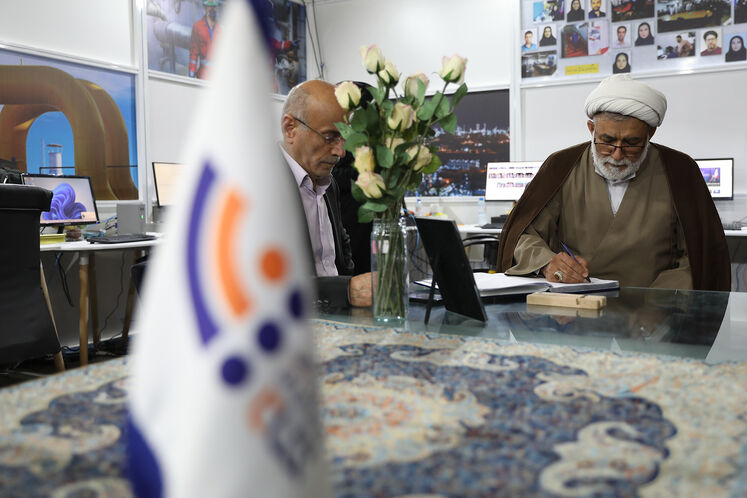 بازدید رئیس کمسیون انرژی مجلس از تحریریه رسانههای وزارت نفت