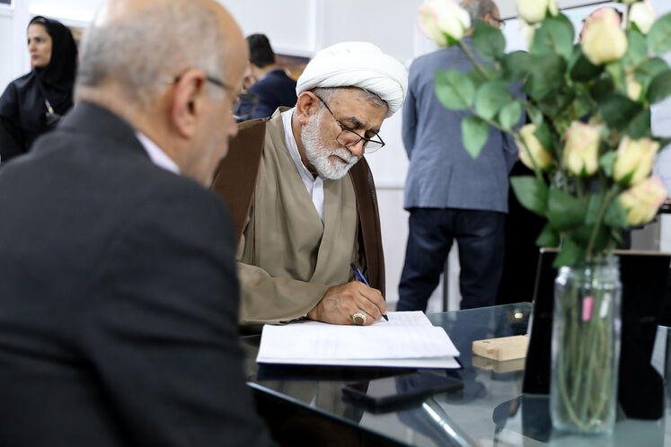 بازدید رئیس کمسیون انرژی مجلس از تحریریه رسانههای وزارت نفت