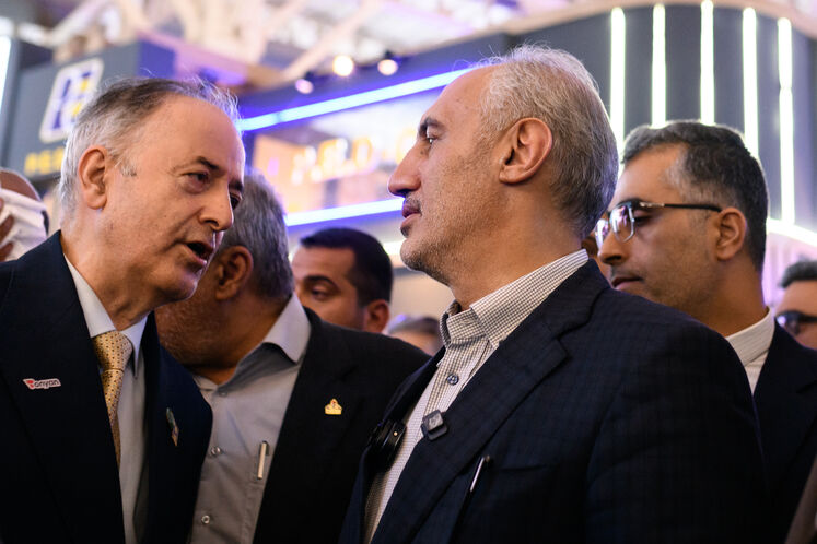 بازدید رئیس سازمان برنامه و بودجه از نمایشگاه نفت
