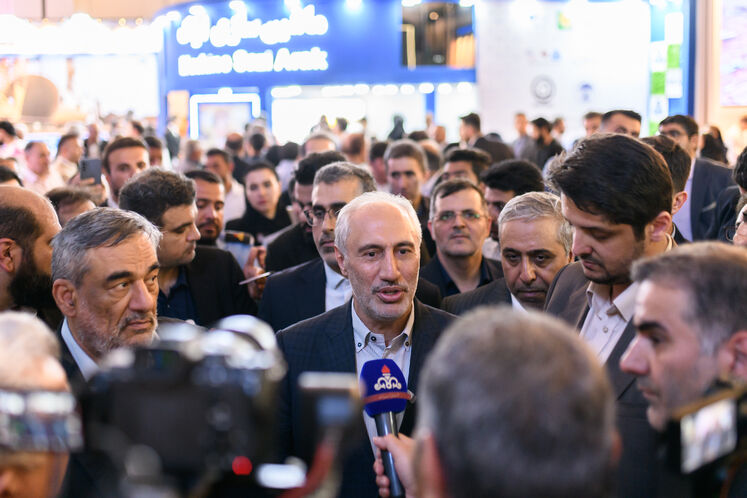 بازدید رئیس سازمان برنامه و بودجه از نمایشگاه نفت