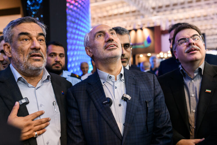 بازدید رئیس سازمان برنامه و بودجه از نمایشگاه نفت