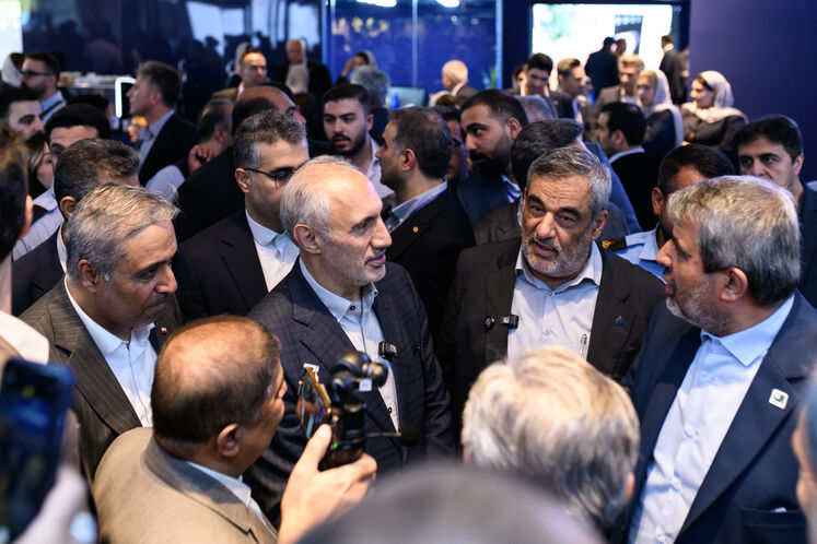 بازدید رئیس سازمان برنامه و بودجه از نمایشگاه نفت