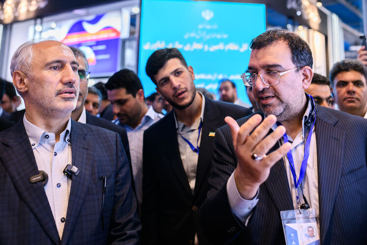 بازدید رئیس سازمان برنامه و بودجه از نمایشگاه نفت