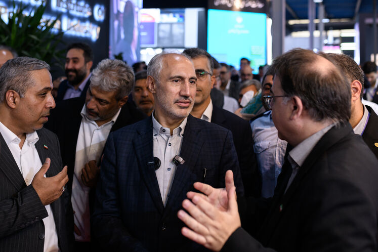 بازدید رئیس سازمان برنامه و بودجه از نمایشگاه نفت