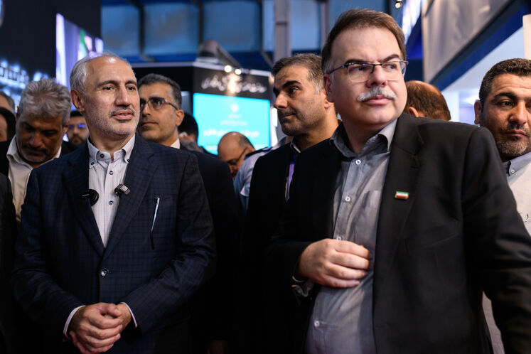 بازدید رئیس سازمان برنامه و بودجه از نمایشگاه نفت