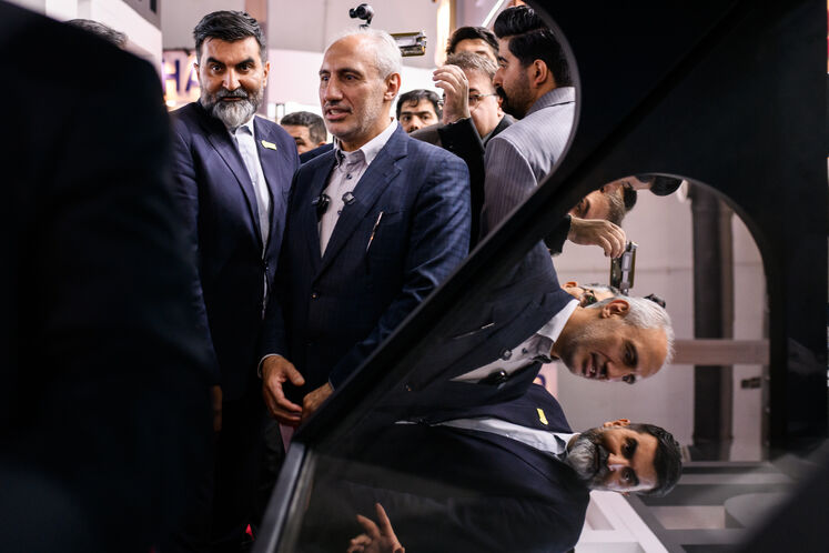 بازدید رئیس سازمان برنامه و بودجه از نمایشگاه نفت