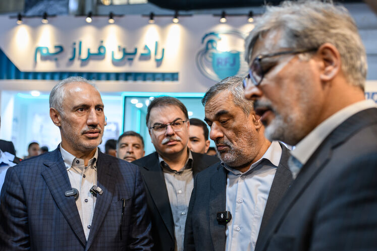 بازدید رئیس سازمان برنامه و بودجه از نمایشگاه نفت
