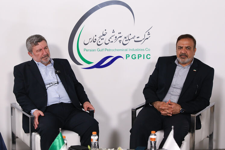 بازدید الیاس حضرتی، رئیس شورای اطلاع‌رسانی دولت از بیست‌ونهمین نمایشگاه بین‌المللی نفت، گاز، پالایش و پتروشیمی