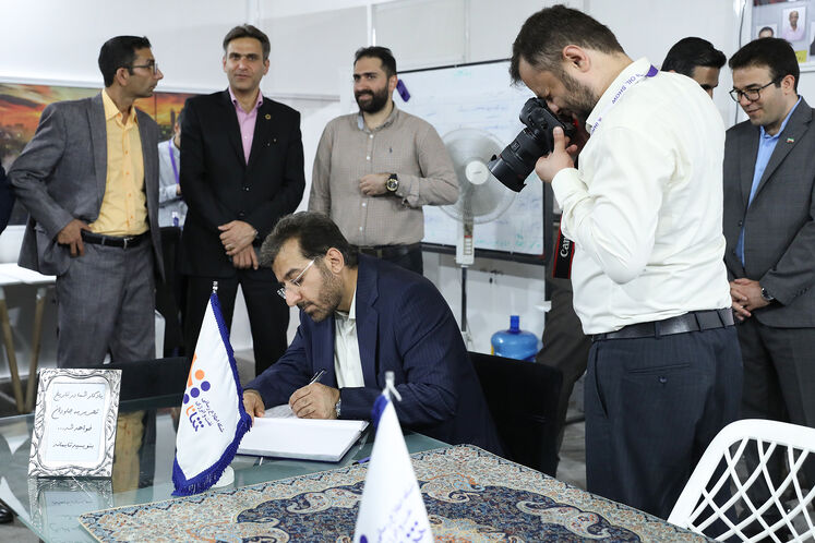 بازدید محمدحسین دانشفر، مدیرعامل شرکت نفت خزر از ستاد خبری وزارت نفت