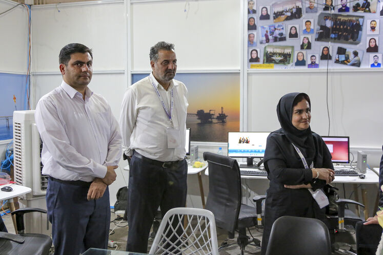 بازدید ابراهیم پیرامون، مدیرعامل شرکت ملی مناطق نفت‌خیز جنوب  از ستاد خبری وزارت نفت