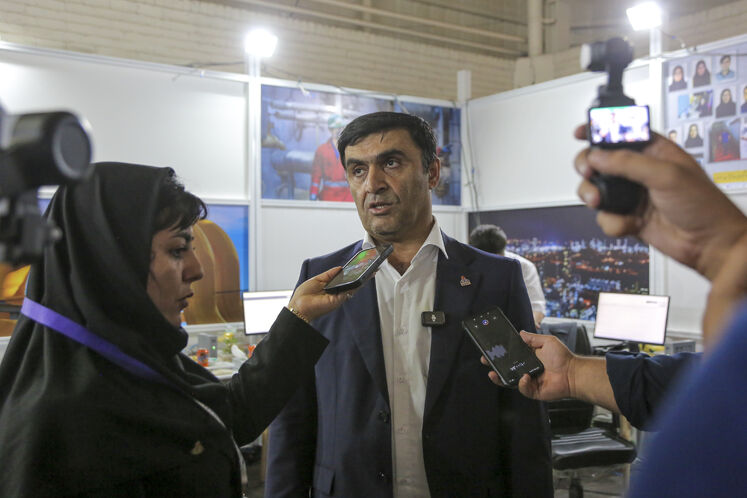 بازدید ابراهیم پیرامون، مدیرعامل شرکت ملی مناطق نفتخیز جنوب  از ستاد خبری وزارت نفت