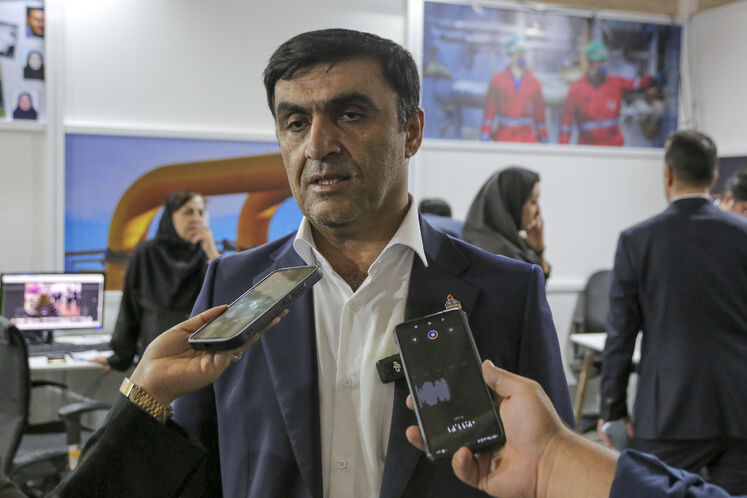 بازدید ابراهیم پیرامون، مدیرعامل شرکت ملی مناطق نفت‌خیز جنوب  از ستاد خبری وزارت نفت