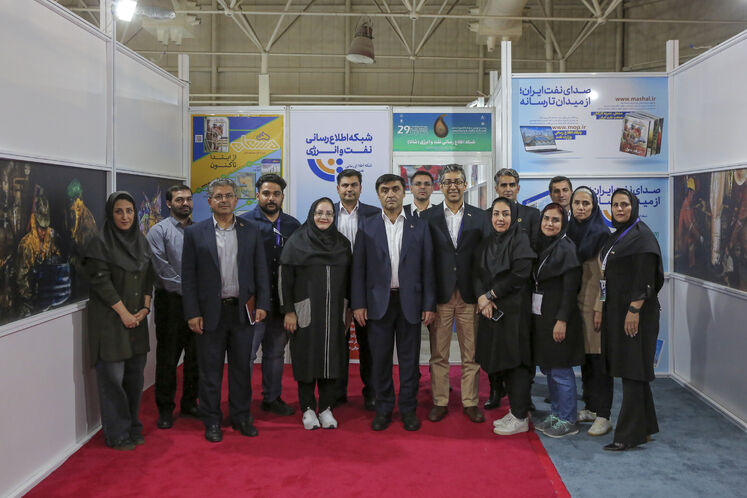 بازدید ابراهیم پیرامون، مدیرعامل شرکت ملی مناطق نفت‌خیز جنوب  از ستاد خبری وزارت نفت