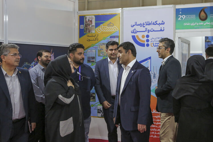 بازدید ابراهیم پیرامون، مدیرعامل شرکت ملی مناطق نفت‌خیز جنوب  از ستاد خبری وزارت نفت