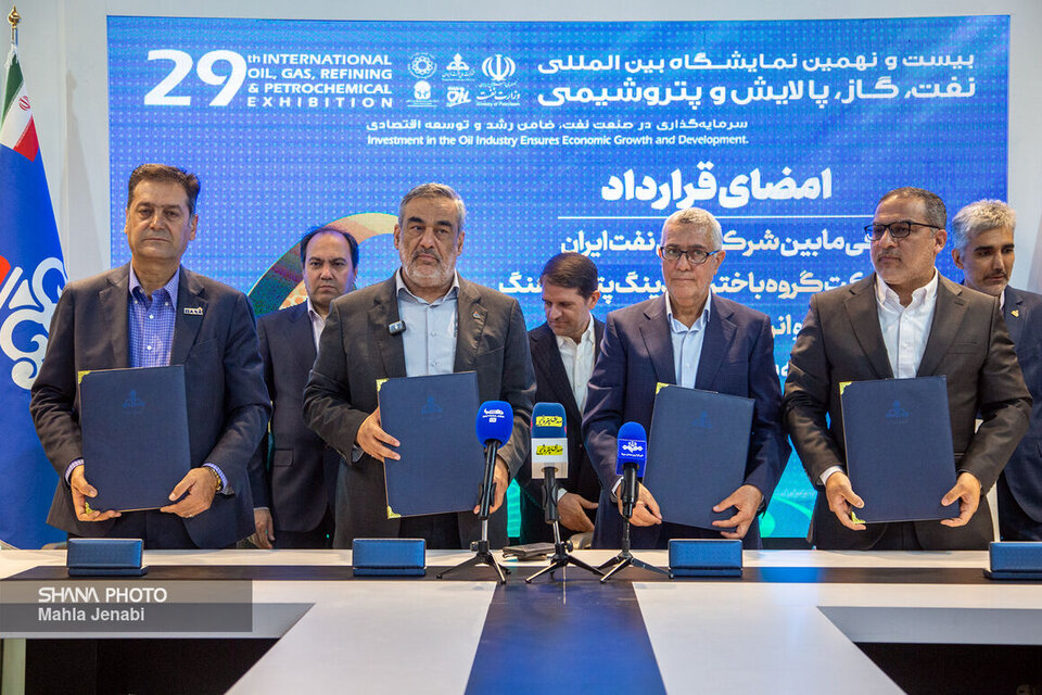 $1b gas field development contract inked