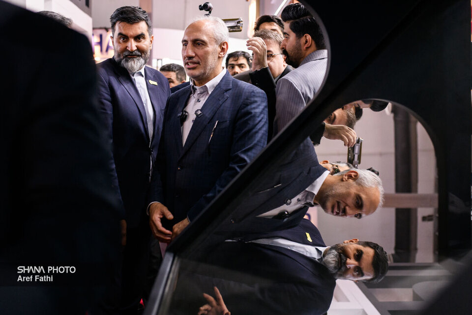 Iranian Official visits Iran Oil Show 2025