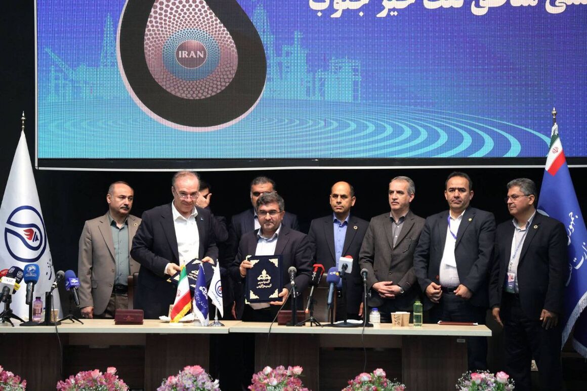 امضای قرارداد همکاری بین پژوهشگاه صنعت نفت و مناطق نفت‌خیز جنوب