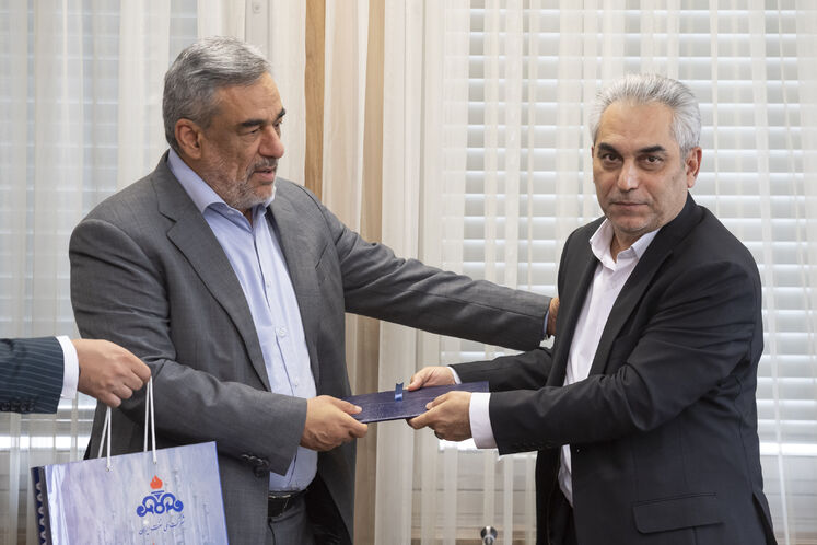 قدردانی از عبدالله عذاری، مدیر پیشین شرکت نفت و گاز اروندان