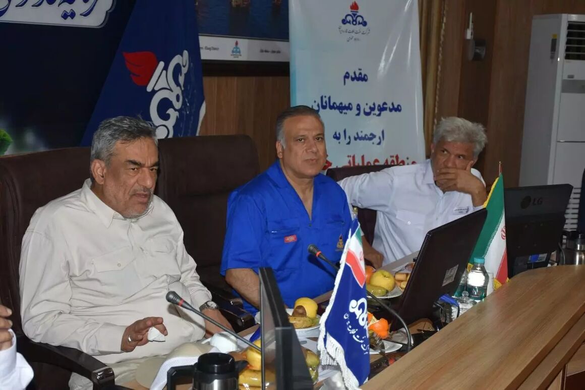 کارکنان صنعت نفت، قهرمانان ملی هستند