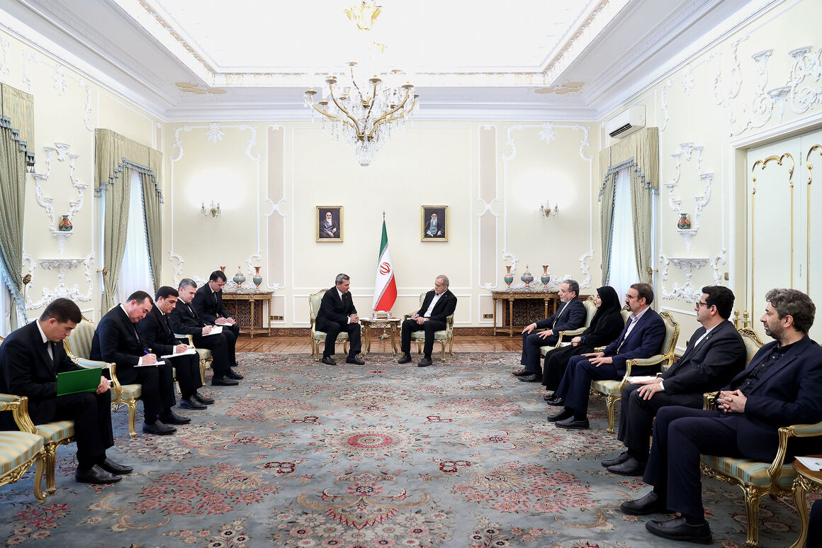 Iran Ready for Gas Cooperation with Turkmenistan, Region