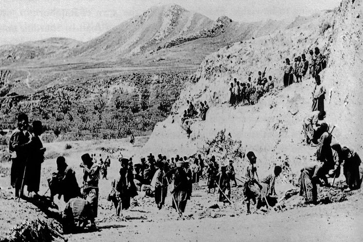 احداث جاده به مسجد سلیمان سال ۱۲۸۶ شمسی