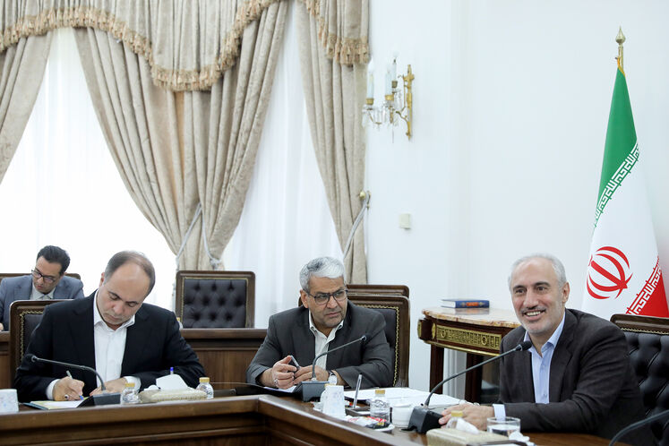 سیدحمید پورمحمدی، رئیس سازمان برنامه و بودجه (راست)